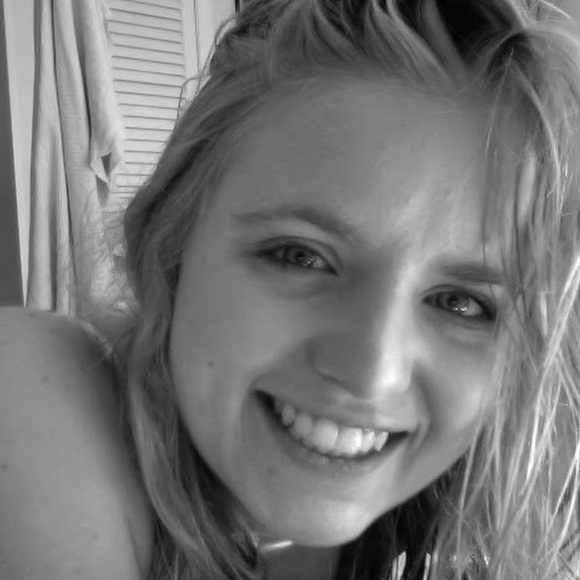 Meet your Posher, Laura - Picture 1 of 1